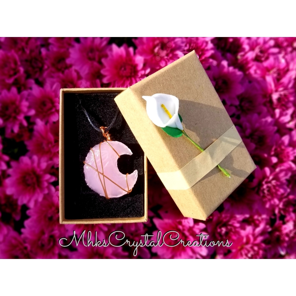 SOLD⭐Rose quartz crescent moon necklace